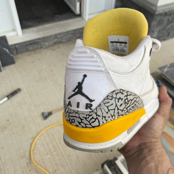 Selling shoes no need for them anymore good condition - Picture 4 of 4